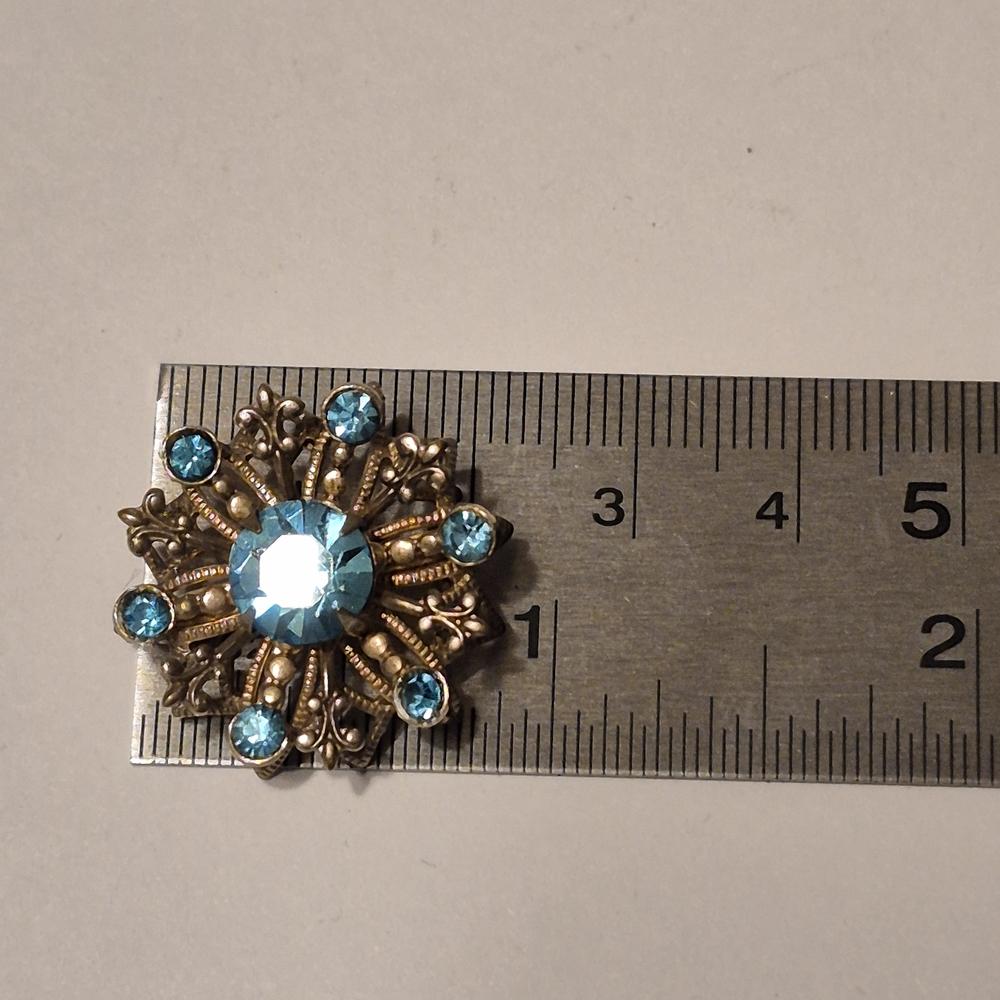 Elegant Blue and Gold Tone Pin - Picture 4 of 4